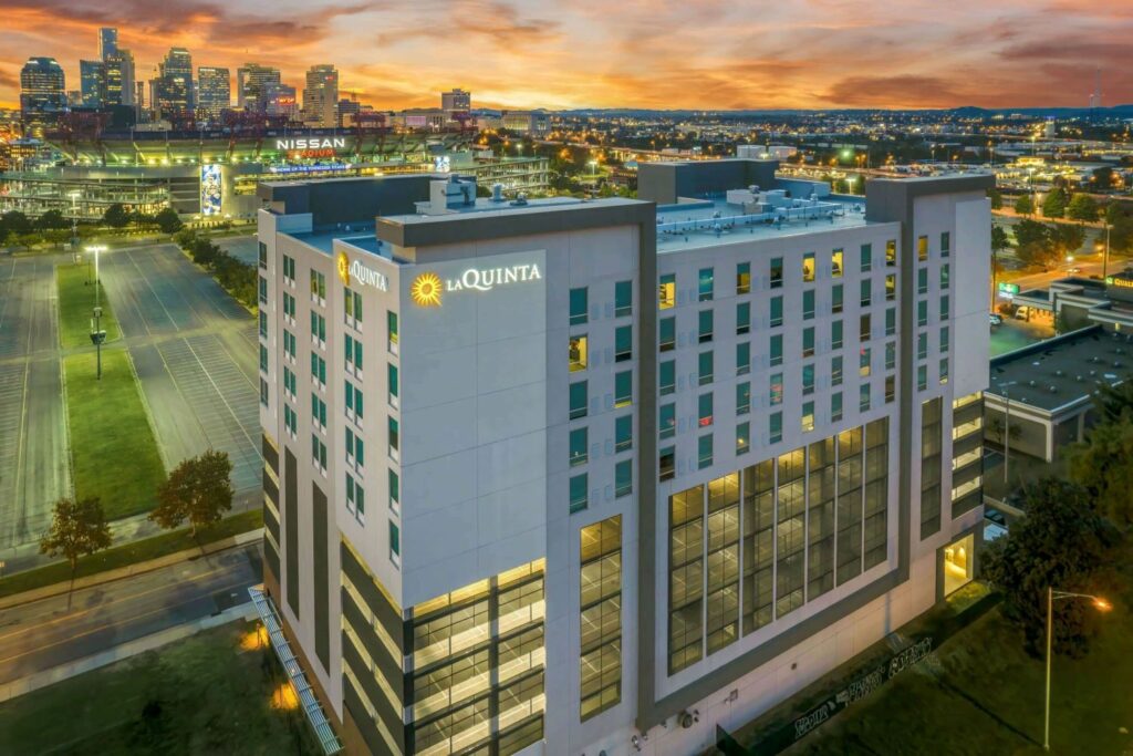 la quinta inn suites by wyndham nashville downtown stadium