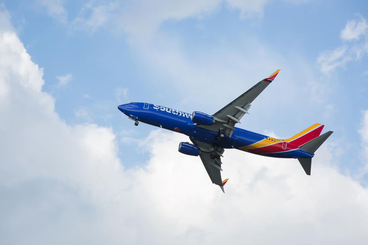 Southwest Airlines Adds Extra Flights for Football Games 1200x800 1