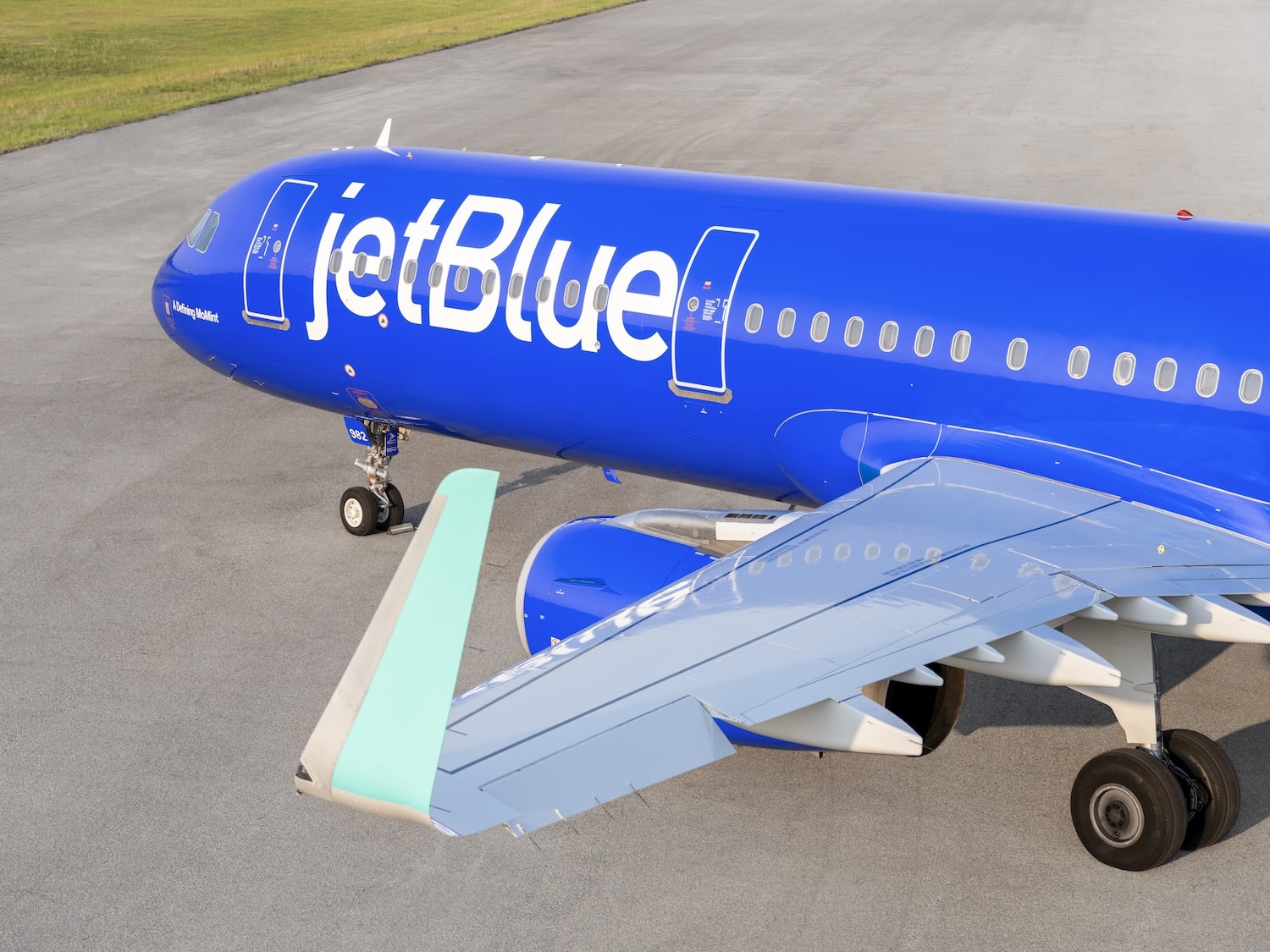 JetBlue Lifts Carry-On Ban for Basic Economy 14 jetblue lifts carry on ban for basic economy 1 min