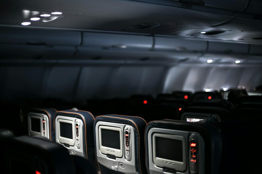 Do British Airways Reward Flights Earn Tier Points? 4 Airplane cabin seats, the kind of flight that earns or does not earn Tier Points