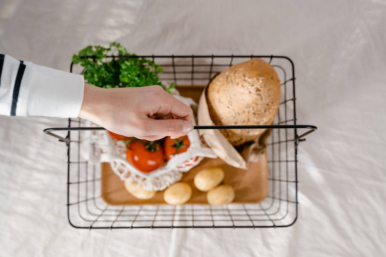 Citi / AAdvantage MileUp Card Review: Is a No-Fee AA Card Worth It? 1 Hand placing fresh produce into a grocery basket
