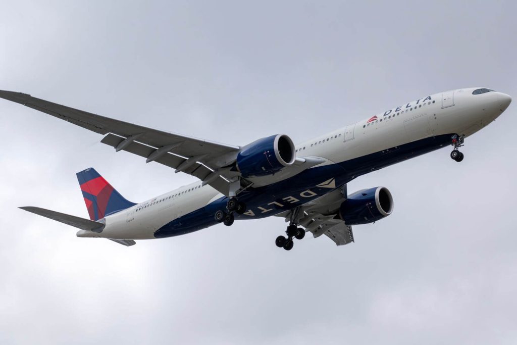SkyTeam Elite Plus Lounge Access in the U.S. 4 Delta Air Lines aircraft in flight
